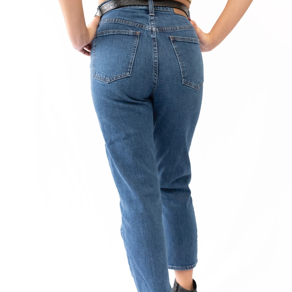 Madewell Tapered Jeans in Bellclaire Wash: Size 26